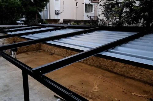 Bioklimatik Pergola mı Mafsallı Tente mi? Saruhanlı Evleri İçin Karşılaştırma